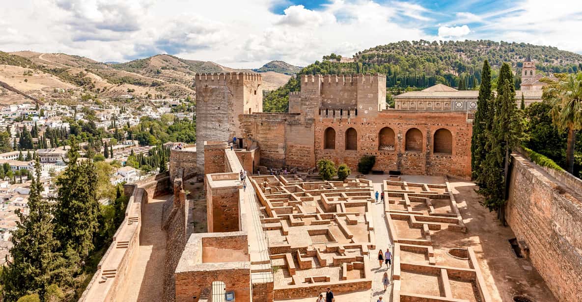 Granada: Alhambra & Generalife Ticket with Audio Guide