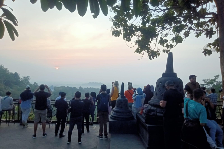 VISITE CULTURELLE DU TEMPLE DE BOROBUDUR, DU VOLCAN MERAPI ET DE PRAMBANAN