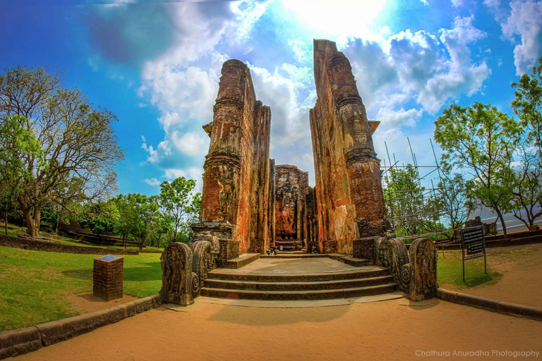 Da Negombo: Escursione di una giornata intera alla città Unesco di AnuradhapuraDa Negombo: viaggio di un&#039;intera giornata nella città UNESCO di Anuradhapura