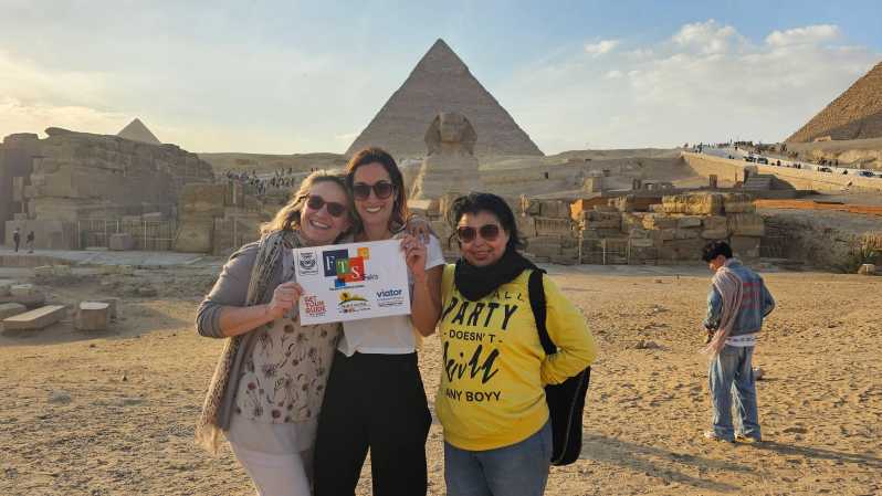 Des de Hurghada: visita en grup reduït a les piràmides i al museu amb furgoneta