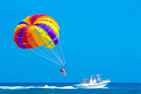 Hurghada: Parasailing & Watersporten met Hotel PickupHurghada: parasailen en watersporten met hotelovername
