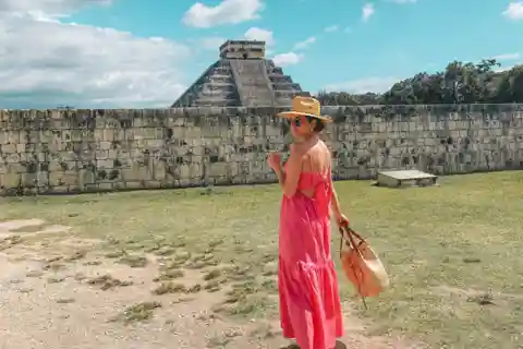 Au départ de Mérida : visite de Chichén Itzá, Izamal, du cénote Ik Kil et déjeuner