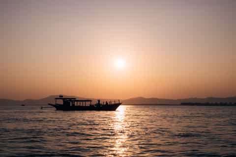 Bagan: Private Sunset Boat Ride with Cocktails