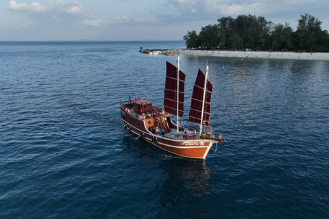 Krabi: Sunset Dinner Cruise & Swimming by Luxury Junk Boat