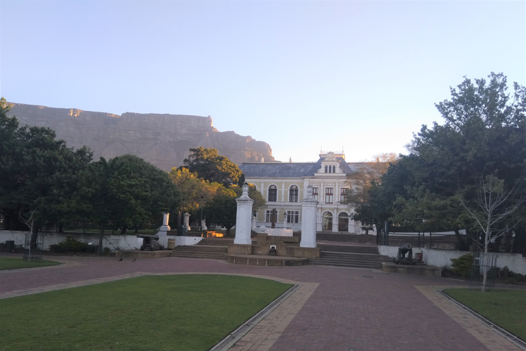 Cape Town: Introductory City Tour by Foot and Minibus