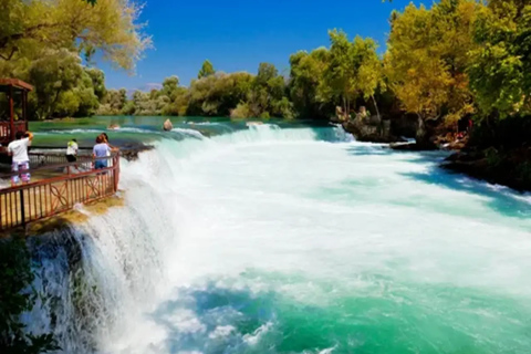 Desde Alanya: Barco a Manavgat con almuerzo y visita a la cascada