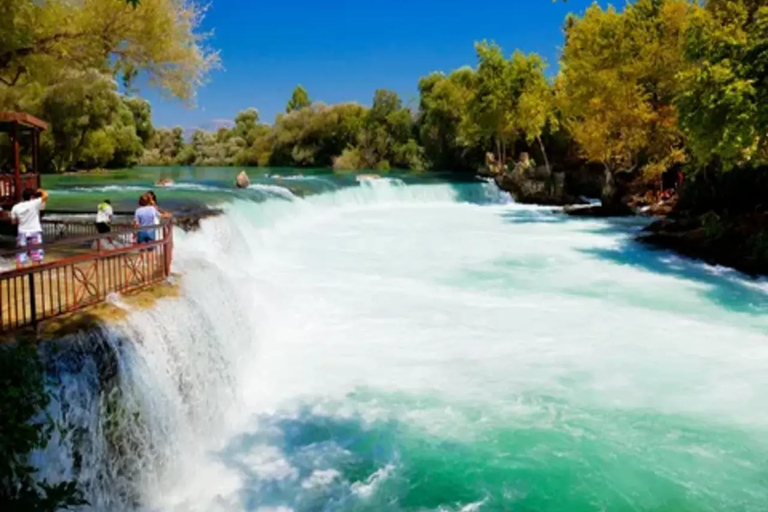 Desde Alanya: Barco a Manavgat con almuerzo y visita a la cascada