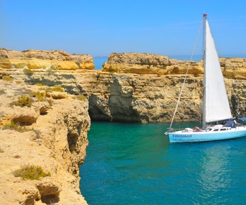 Albufeira: 3-timmars yacht dagtid / solnedgångskryssning till Benagil