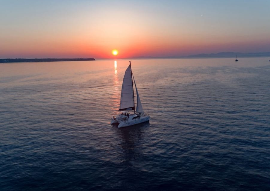  Santorini: Luxury Sunset Cruise with Dinner & Open Bar 