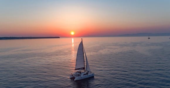 Santorini: Luxury Sunset Cruise with Dinner & Open Bar