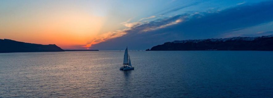 Santorini: Sunset Cruise with Swim Stops, Dinner, and Drinks
