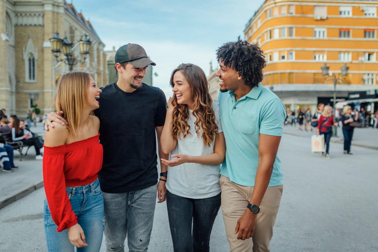 Romantische wandeling door Berat: Geschiedenis en charme ontvouwen zich