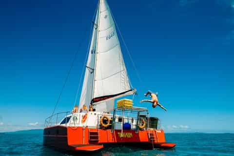Whitsunday Islands: 2-Night Sailing Adventure Tour