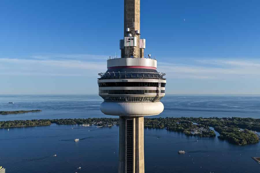 Toronto: Ticket für den CN Tower – Haupt- und untere Aussichtsplattform. Foto: GetYourGuide Toronto: Ticket für den CN Tower – Haupt- und untere Aussichtsplattform. Foto: GetYourGuide