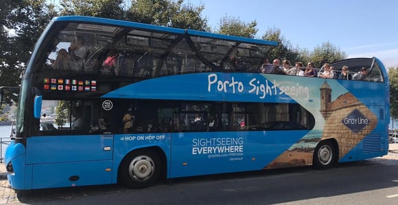 Porto: Hop-On/Hop-Off-Bus mit optionaler Kreuzfahrt und Weinkeller