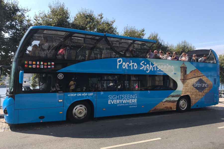 Porto: Hop-On/Hop-Off-Bus mit optionaler Kreuzfahrt und Weinkeller