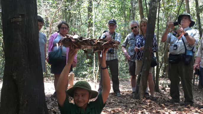 cu chi tunnel tour and local family visit