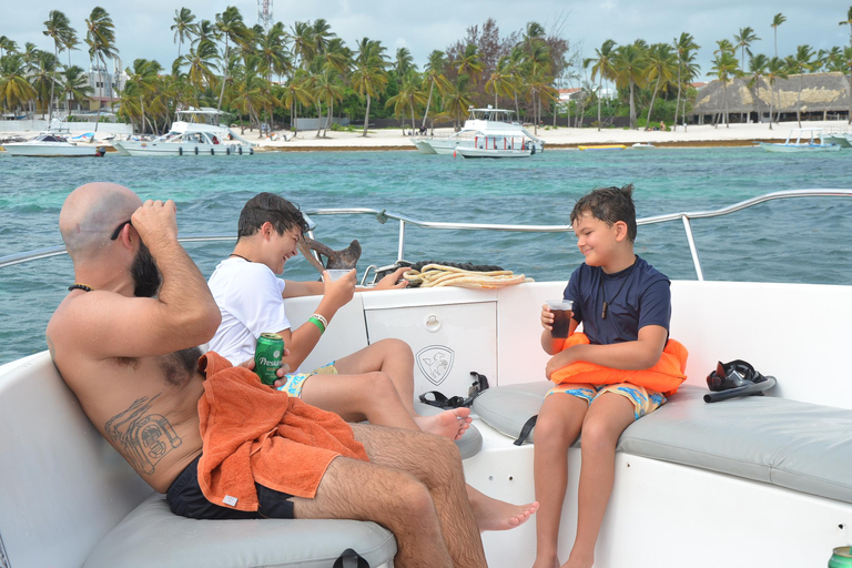 PuntaCana: Private Luxury Family BoatCruise with snorkelling