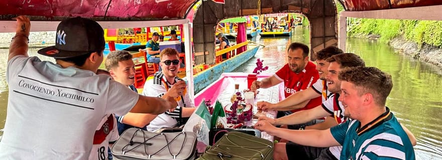 Xochimilco: tour in barca tradizionale, cultura e divertimento.