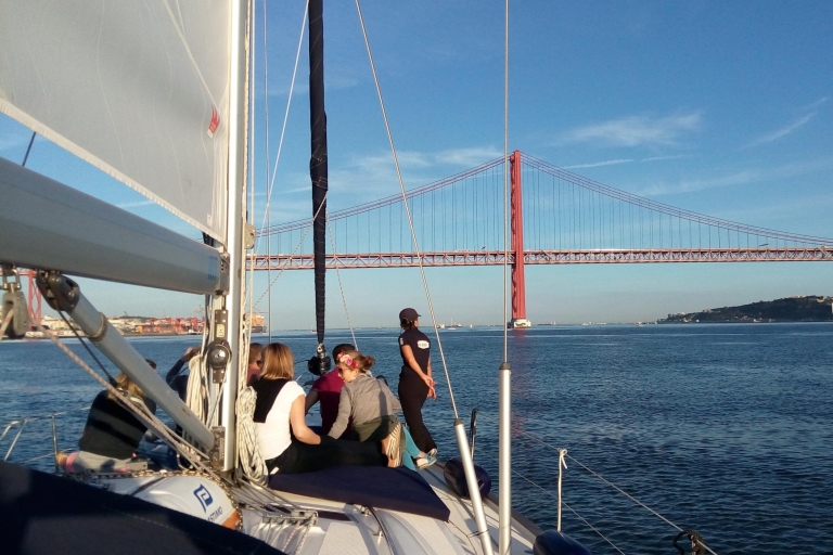 Lisbonne : Croisière de 2 heures en yacht de luxe sur le fleuve Tagus et visite guidée