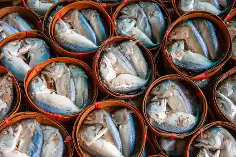 Weekend Amphawa Floating Market & Train Market Private Tour