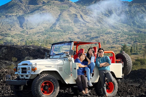 Ubud : Mount Batur Jeep Sunrise with Breakfast & privat jeep Ticket for hot spring Meeting point ( No transport)
