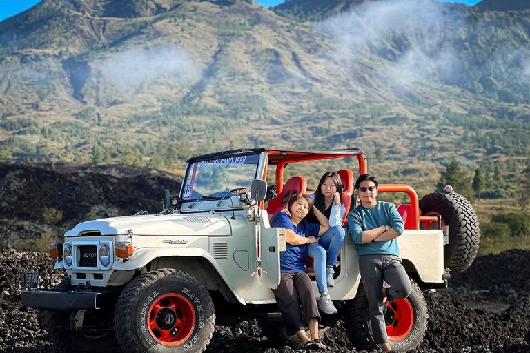 Ubud : Mount Batur Jeep Sunrise with Breakfast & privat jeep Ticket for hot spring Meeting point ( No transport)