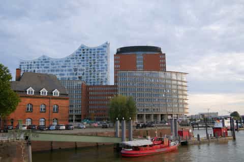 Hamburg: Elbphilharmonie Guided Walking Tour