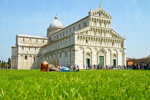 Visita guiada a la catedral de Pisa y cata de vinos + torre inclinadaTour en inglés con entrada a la torre inclinada