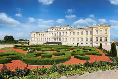 Latvian Palace and Medieval Castle Private Trip