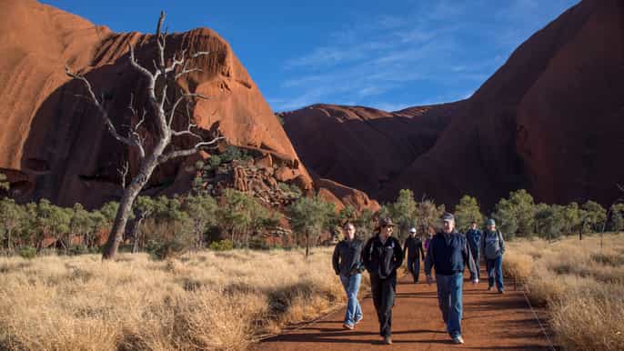 uluru guided trek of ulurus base in a small group