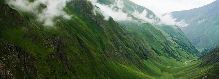 Ananuri e Kazbegi: tour tra cultura e montagne da Tbilisi