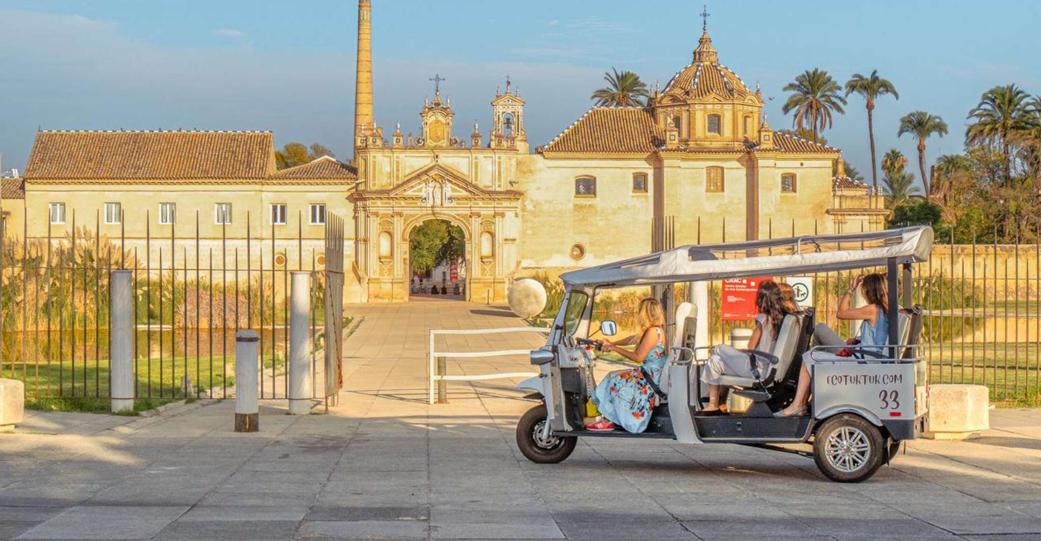 Sevilla, stadstour door privé -eco tuk tuk - Housity