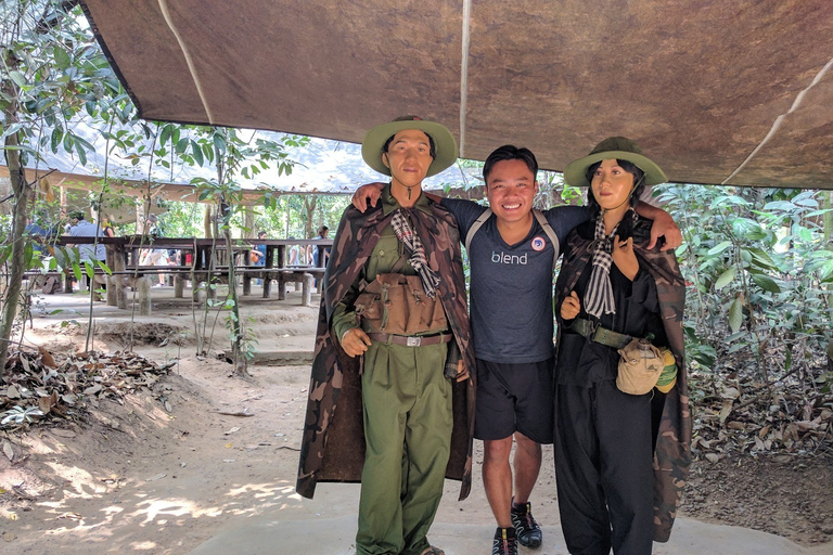 Haven van Phu Huu: Cu Chi-tunnels en War Remnants MuseumHavenservice is inbegrepen