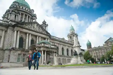 Au départ de Dublin : Belfast, Monasterboice et le lieu de naissance du Titanic