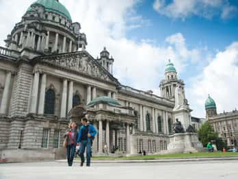 Ab Dublin: Belfast, Mainistir Bhuithe & Geburtsort Titanic Ab Dublin: Belfast, Mainistir Bhuithe & Geburtsort Titanic