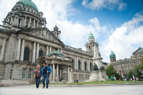 Ab Dublin: 2-tägige Tour nach Belfast & zum Giant’s CausewaySpar-Option für 2 Personen