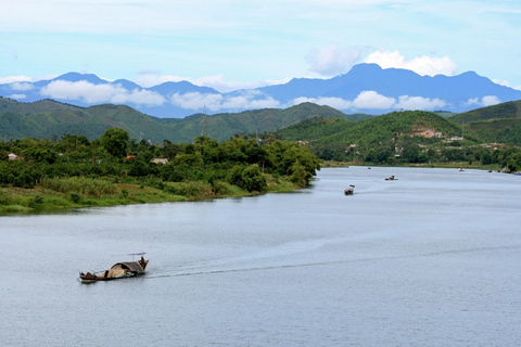 Desde puerto de Tiên Sa: tour privado por tierra a HuếPuerto Tien Sa: tour privado por tierra a Huế con recogida