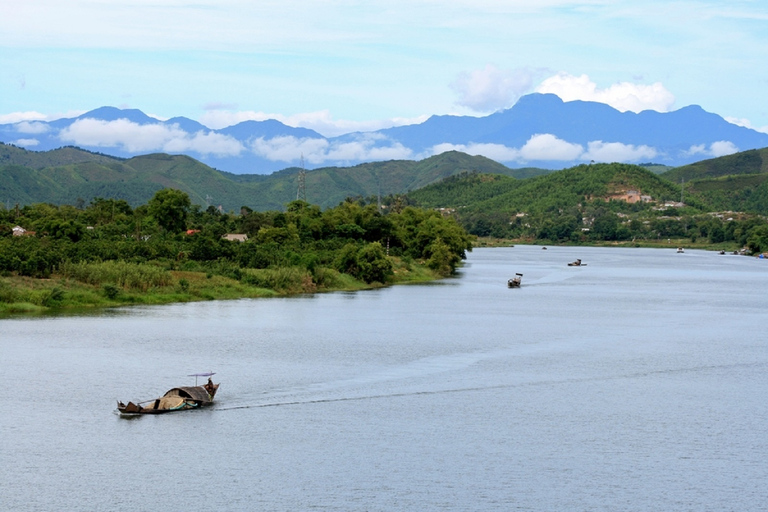 Desde puerto de Tiên Sa: tour privado por tierra a HuếPuerto Tien Sa: tour privado por tierra a Huế con recogida