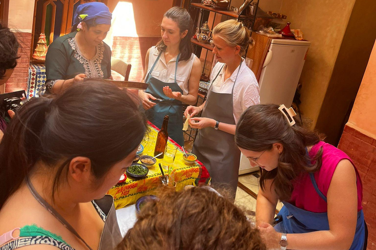 Marrakech: Aula de culinária marroquina com uma família local