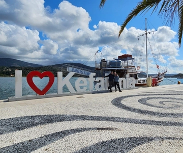 Argostoli: Daily cruise with food & drinks around Kefalonia