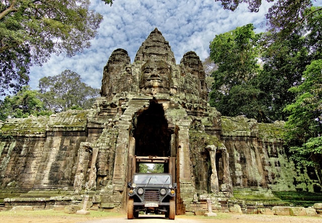 Angkor Wat in a vintage Jeep with driver - jeep rental