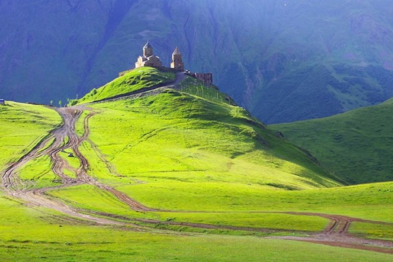 Tour particular de Ananuri, Gudauri e KazbegiAnanuri, Gudauri e Kazbegi Tour Privado