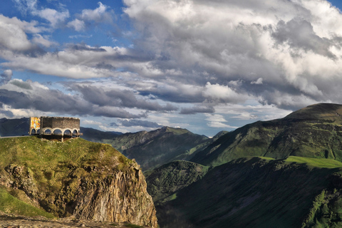 Prywatna wycieczka do Ananuri, Gudauri i KazbegiPrywatna wycieczka Ananuri, Gudauri i Kazbegi