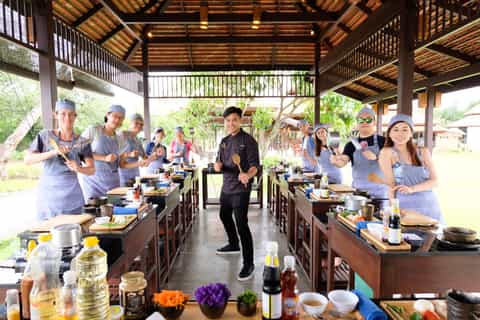 Chiang Mai: Authentic Thai Cooking Class and Farm Visit