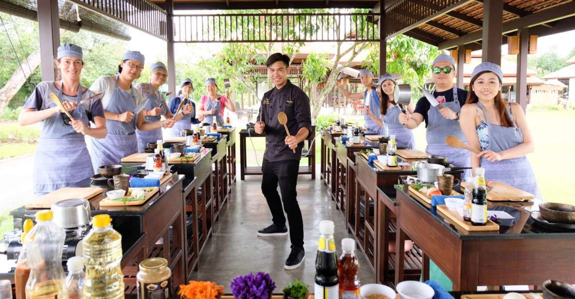 Chiang Mai: Authentic Thai Cooking Class and Farm Visit