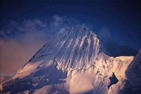 ALPAMAYO MOUNTAIN (5947 m) WYPRAWA Z PRZEWODNIKIEM (7 dni) - PERUNEVADO ALPAMAYO (5947 m) EXPEDICION GUIADA (7 dni) - PERU