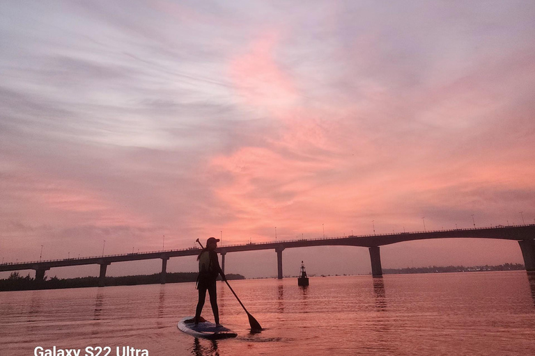 Hoi An: Viaggio in stand-up paddling all'alba per conoscere la vita locale
