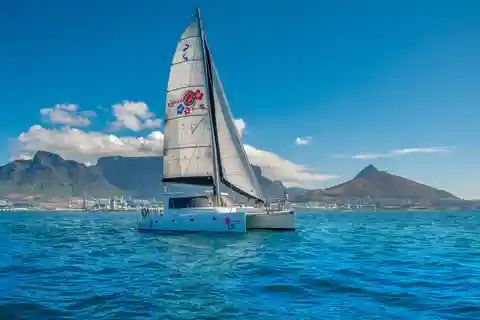 Le front de mer et la baie du Cap : Excursion à la voile
