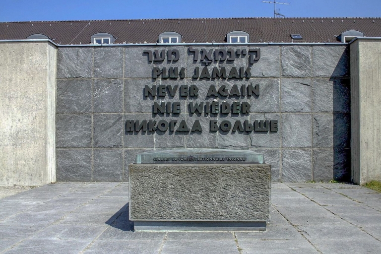 Van München: dagtour Dachau Memorial SiteGedeelde rondleiding in het Engels